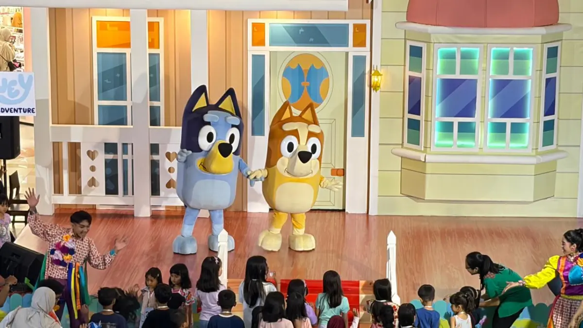 Karakter animasi favorit anak-anak, Bluey dan Bingo menghibur pengunjung Mal Ciputra Semarang. Mereka hadir pada 26–28 Juni dan 3–5 Juli 2026. (Istimewa)