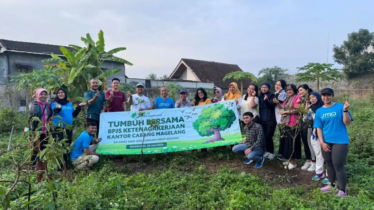 Karyawan BPJS Ketenagakerjaan Cabang Magelang melaksanakan kegiatan tahunan, Employee Volunteering Go Green di Kelurahan Kedungsari, Kota Magelang, Jumat (26/6/2026).