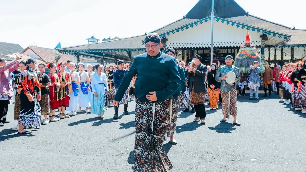 Grebeg Suran Lintas Agama dan Budaya di Pendopo Bupati Wonosobo pada hari ini, Rabu (1/7/2026) menjadi salah satu rangkaian Hari Jadi Ke-201 Kabupaten Wonosobo. (Prokompim Wonosobo for Jawa Pos Radar Magelang).
