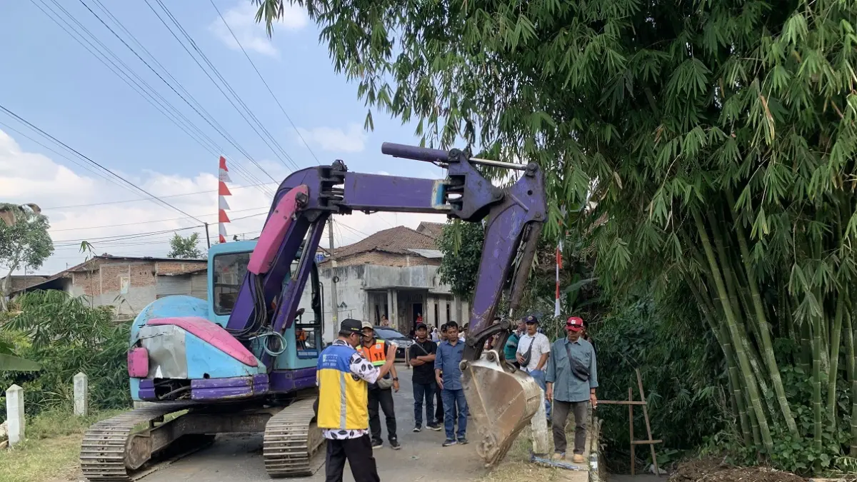 Pembukaan pekerjaan pembangunan lima ruas jalan strategis melalui DAK 2026 di Desa Purborejo, Bansari, Jumat (3/7/2026). (Devi Khofifatur Rizqi/Jawa Pos Radar Magelang).