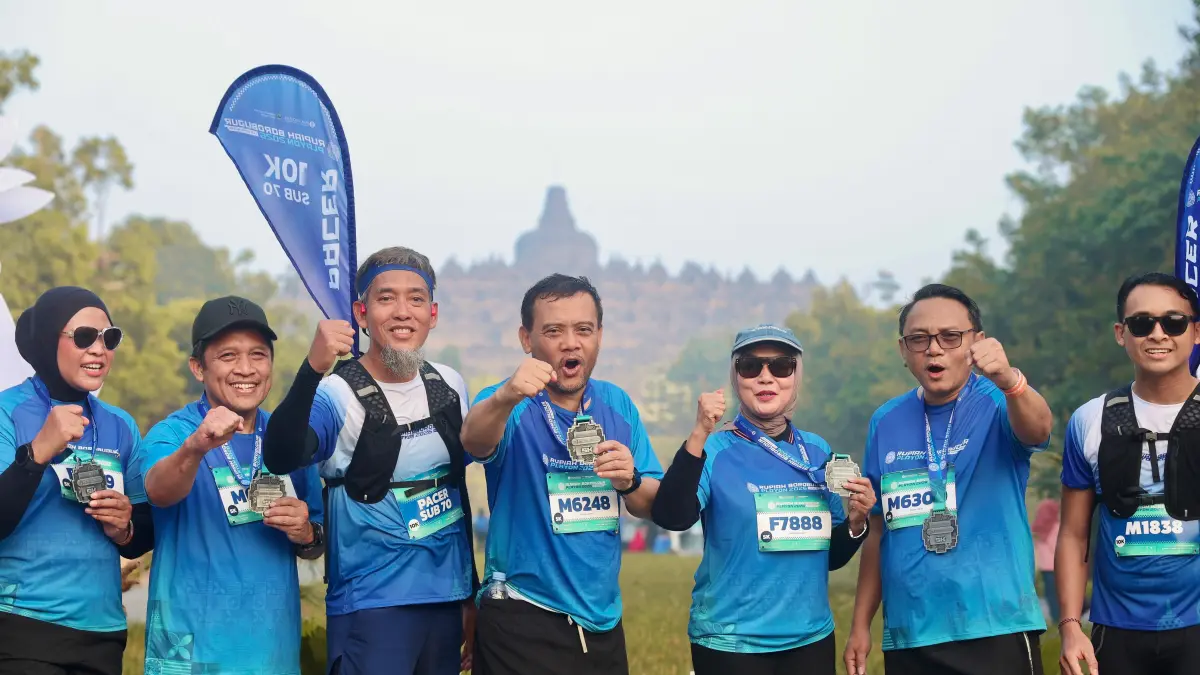 Gubernur Ahmad Luthfi bersama sejumlaah kepala daerah di ajang Rupiah Borobudur Playon di kawasan Candi Borobudur, Kabupaten Magelang, Minggu (5/7/2026). 