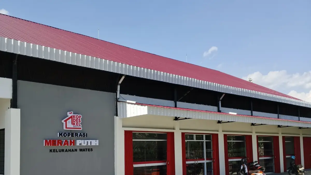 Koperasi Kelurahan Merah Putih (KKMP) Wates, Magelang Utara terkendala barang tidak lengkap dan stok terbatas. (TALITHA SHAFIAULIA/JAWA POS RADAR MAGELANG)