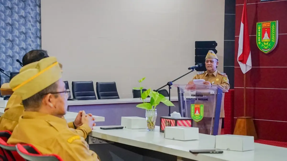 Plh Sekretaris Daerah Kabupaten Magelang David Rudiyanto saat peluncuran Aplikasi SIPANDA (Sistem Informasi Penyimpanan Data dan Arsip) Dokumentasi Foto Pimpinan di Bagian Protokol dan Komunikasi Pimpinan Sekretariat Daerah Kabupaten Magelang di ruang CCR, Senin (6/7/2026).