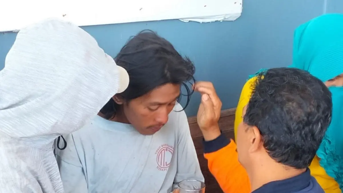 Korban Nurul Arifin yang berhasil ditemukan dalam kondisi selamat di aliran Sungai Senowo, daerah Krinjing, Kecamatan Dukun, Kabupaten Magelang. (ROFIK SYARIF/ JAWA POS RADAR MAGELANG)