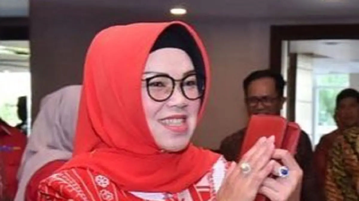 Bupati Sukoharjo Etik Suryani