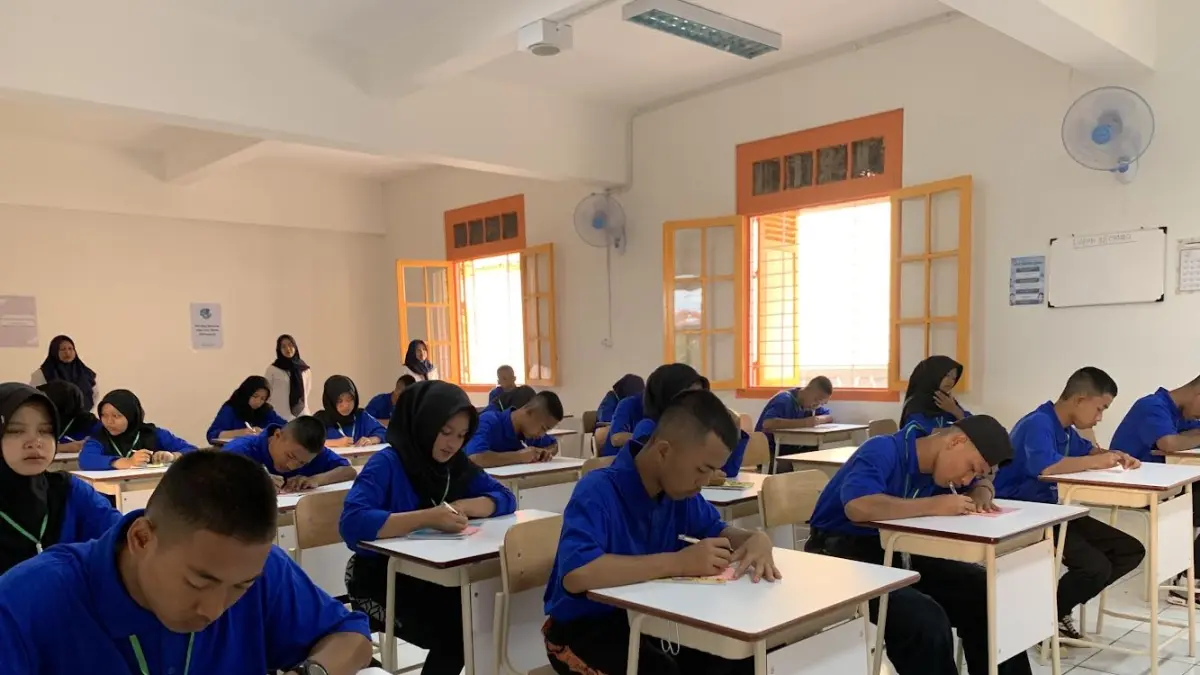 Kegiatan belajar siswa sekolah rakyat di Sentra Terpadu Kartini Temanggung. (Dok Jawa Pos Radar Magelang)