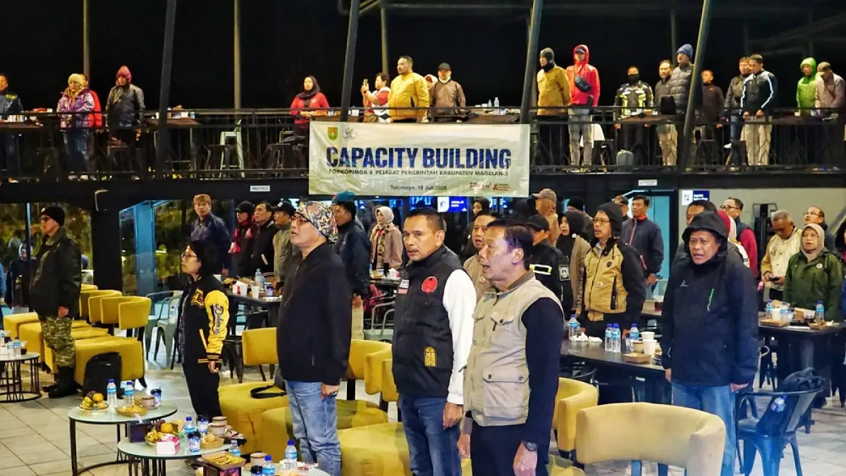 Bupati Magelang Grengseng Pamuji dan Wakil Bupati Magelang saat melaksanakan kegiatan kolaborasi Rencana Aksi Daerah (RAD), implementasi sistem Merit, penandatanganan komitmen bersama Manajemen Talenta, serta Gerakan Aparat Sapa Warga Kabupaten Magelang.