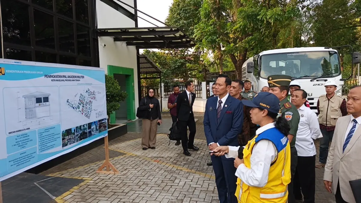 Menko Bidang Infrastruktur dan Pembangunan Kewilayahan Agus Harimurti Yudhoyono meninjau pembangunan SPAM dan IPAL di Kompleks Akmil Magelang.&nbsp; (ROFIK SYARIF/ JAWA POS RADAR MAGELANG)