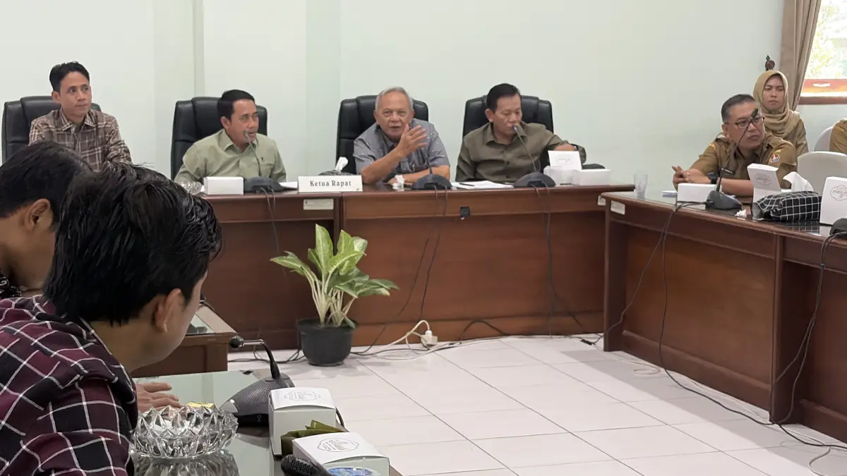 Audiensi komite pertembakauan dengan DPRD Temanggung soal penolakan PP 28 Tahun 2024 yang dinilai merugikan petani tembakau. (Devi Khofifatur Rizqi/Jawa Pos Radar Magelang)