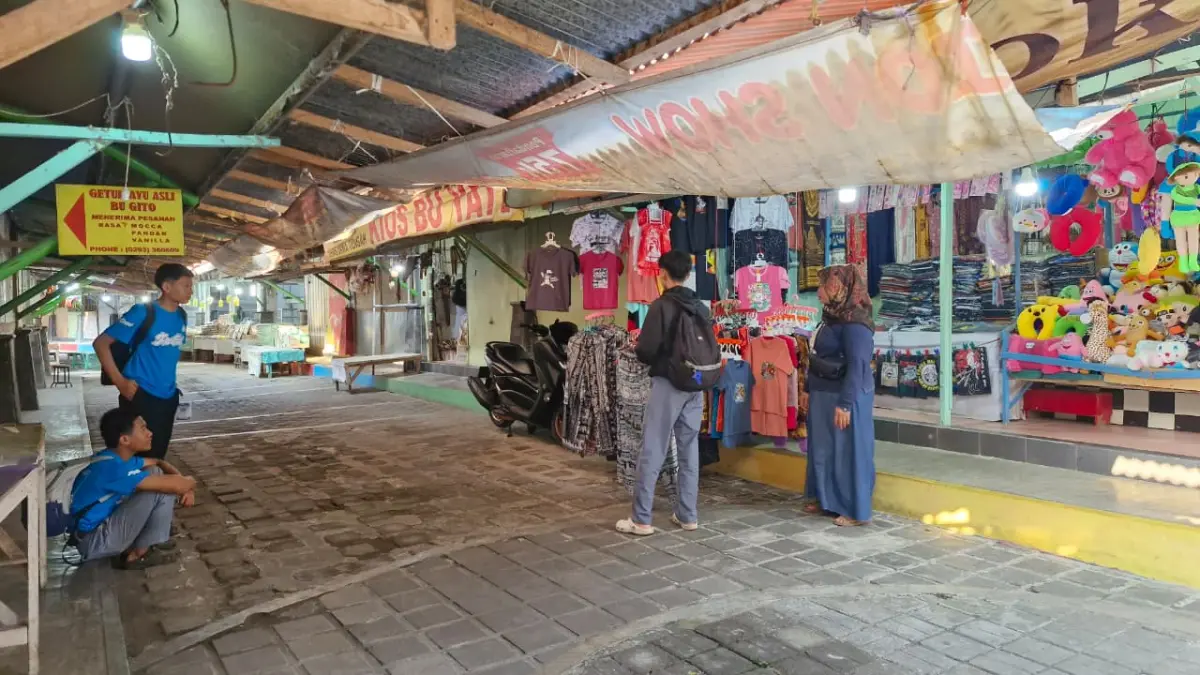 Kios pedagang oleh-oleh Mudalrejo Taman Kyai Langgeng  rencananya akan ditataulang. (PUPUT PUSPITASARI/JAWA POS RADAR MAGELANG)