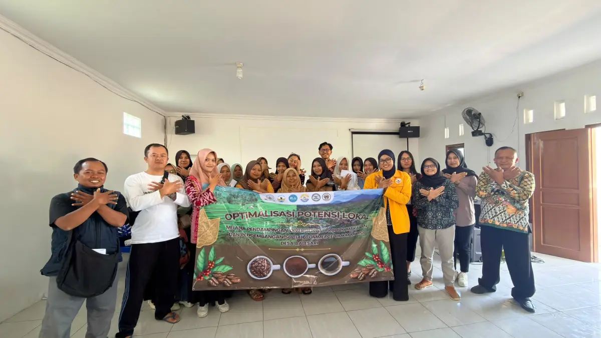 Tim dosen Universitas Tidar melaksanakan kegiatan Pengabdian kepada Masyarakat berupa pendampingan diversifikasi produk makanan dan pengembangan social commerce bagi UMKM Desa Balesari, Kecamatan Windusari, Kabupaten Magelang, Kamis (2/7/2026).