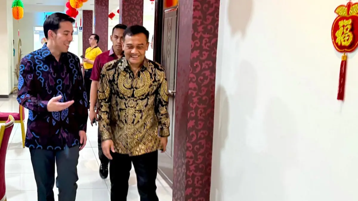  Ahmad Luthfi bersama Chief Operating Officer (COO) Sembcorp Industries Gareth Wong di Semarang, Selasa malam (21/7/2026).&nbsp;