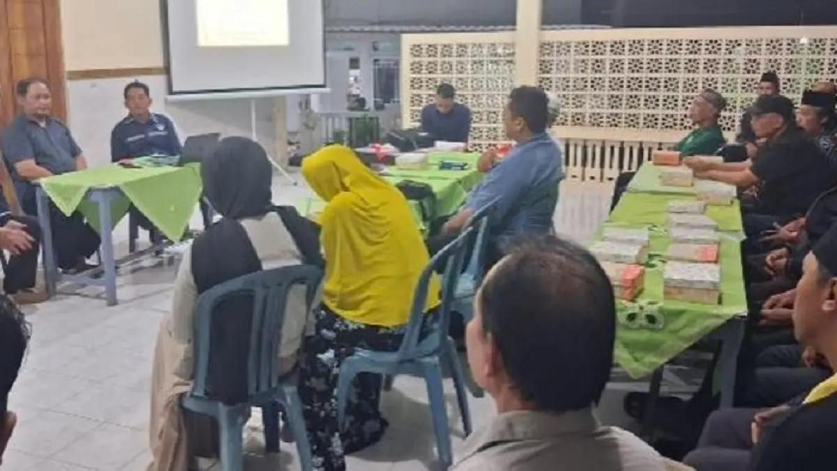 Tim pengabdian masyarakat dari Jurusan Teknik Sipil Fakultas Teknik Universitas Tidar (Untidar) memberikan sosialisasi pemanfaatan sumur resapan, di Balai Kampung RW 1 Desa Kalinegoro, Kabupaten Magelang, Sabtu (13/6/2026).