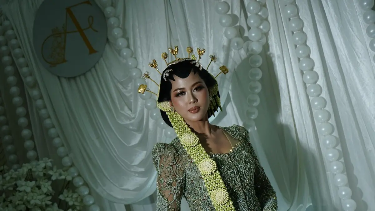 

Busana kebaya modern dengan riasan Thailook di acara Wedding Showcase 2026 Atria Hotel Magelang.&nbsp;

&nbsp;