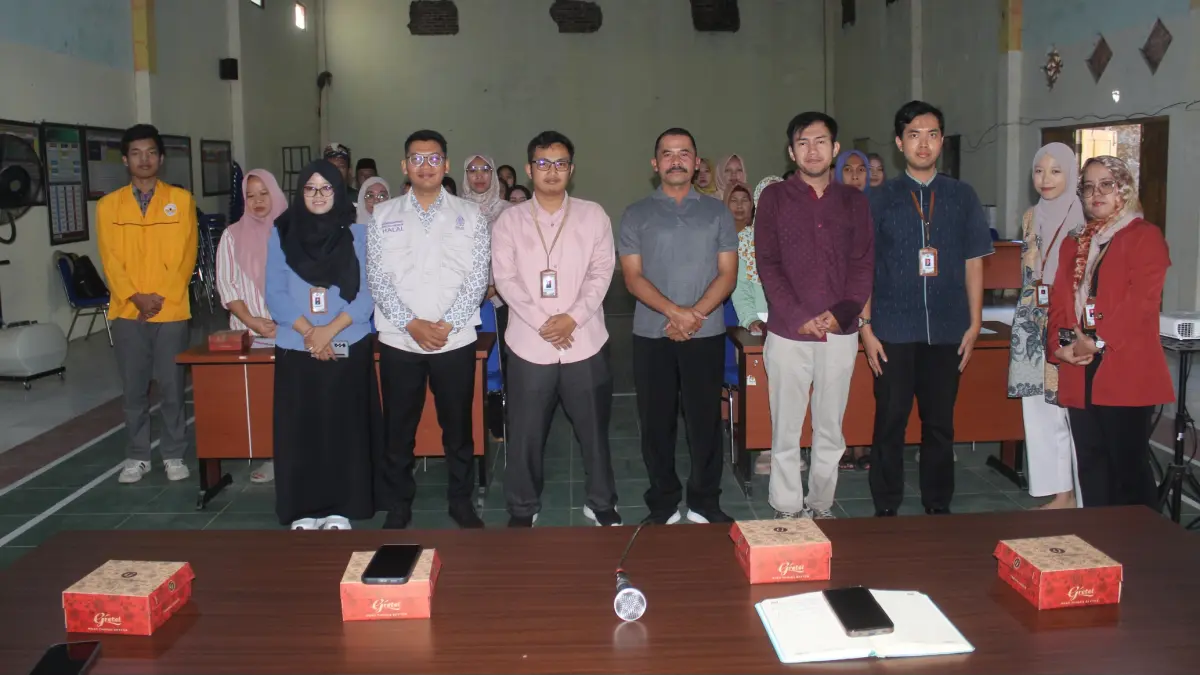 Tim Pengabdian Masyarakat Universitas Tidar (Untidar)&nbsp; mengadakan&nbsp; pendampingan digitalisasi legalitas usaha dan sertifikasi halal self declare bagi pelaku UMKM di Desa Tampingan, Kecamatan Tegalrejo, Kabupaten Magelang, Jumat (24/7/2026).&nbsp;(Istimewa)