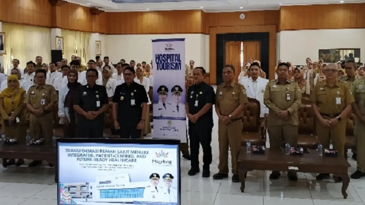 Wali Kota Magelang Damar Prasetyono saat Sosialisasi Program Unggulan Hospital Tourism dan Pengembangan Pelayanan Kesehatan kepada Dewan Pengawas dan Pegawai RSUD Tidar Kota Magelang sebagai Agen Pemasaran Rumah Sakit di Gedung Adipura Setda Kota Magelang, Senin (27/7/2026). (MUHAMMAD BINTANG PAMUNGKAS/JAWA POS RADAR MAGELANG)
