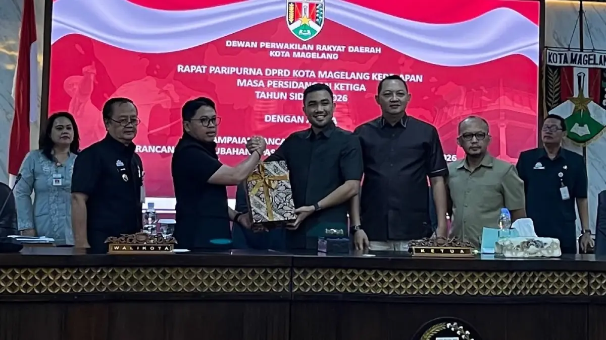 Wali Kota Magelang Damar Prasetyono dan&nbsp;Ketua DPRD Kota Magelang Evin Septa Haryanto Kamil saat rapat paripurna, Senin (27/7/2026) (SETIA ADIANA/JAWA POS RADAR MAGELANG)