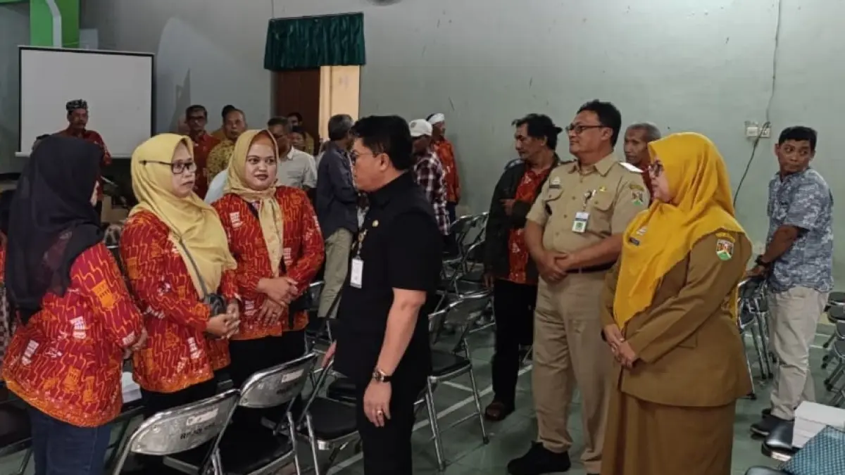 Wali Kota Magelang Damar Prasetyono saat acara Sapa Warga di Aula Kelurahan Rejowinangun Selatan. (MUHAMMAD FAIRUZI AFIQ/JAWA POS RADAR MAGELANG)
