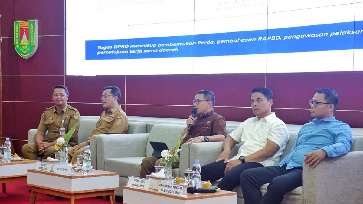 Ketua DPRD Kabupaten Magelang Sakir memberikan arahan soal pentingnya mengawal pengadaan barang dan jasa proyek strategis daerah sejak perencanaan hingga pelaksanaan.

&nbsp;