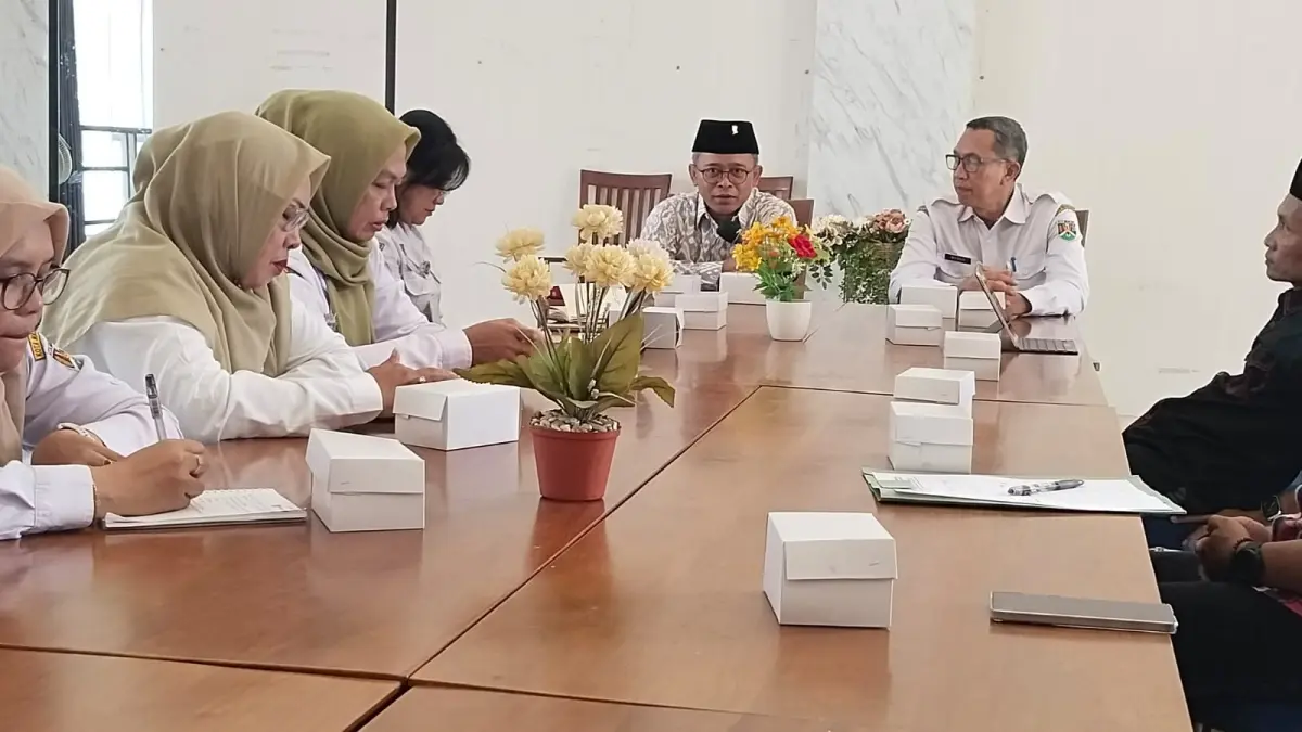 Anggota DPR RI Fraksi PDI Perjuangan Wibowo Prasetyo saat melakukan kunjungan kerja dan dialog bersama Kepala DPMP4KB Kota Magelang Wawan Setiadi di Kota Magelang, Rabu (29/7/2026).
