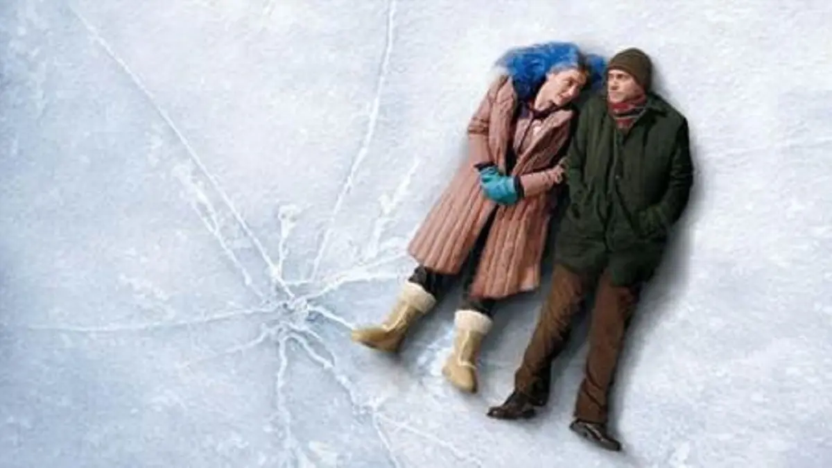 Momen kebersamaan yang jadi wajah ikonik dari poster Eternal Sunshine of the Spotless Mind. Foto: Istimewa