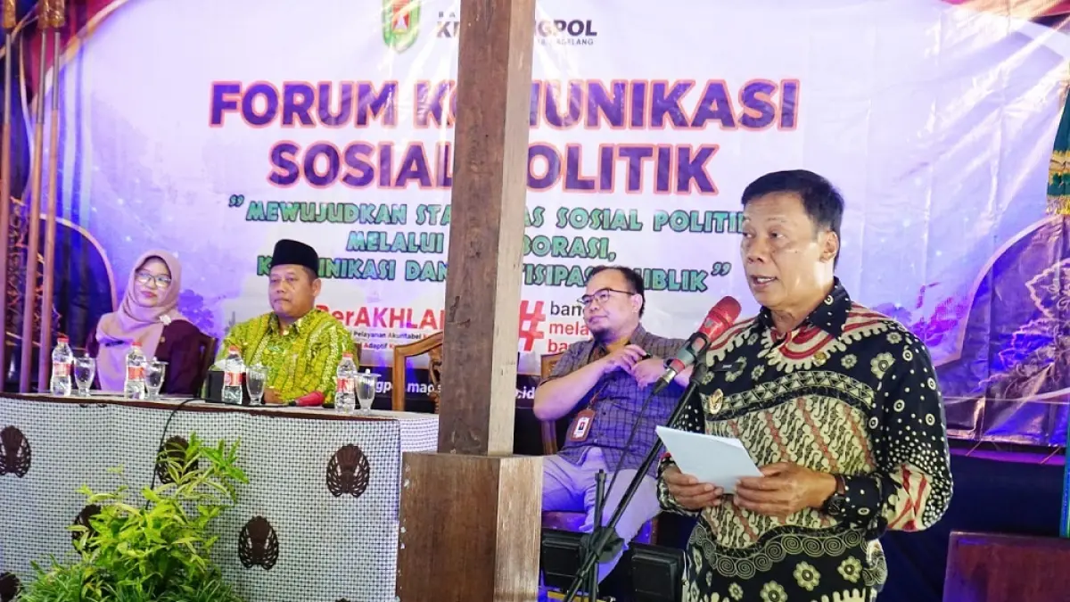 Wakil Bupati Magelang Sahid saat membuka kegiatan Forum Komunikasi Sosial Politik Kesbangpol.