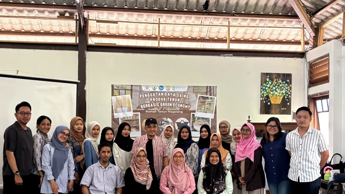 Tim pengabdian masyarakat dosen Untidar mengadakam pelatihan hospitality, green economy, dan digital marketing untuk memperkuat daya saing Rumah Tenun Magelang Rabu (27/7/2026). (Dok Tim Untidar)