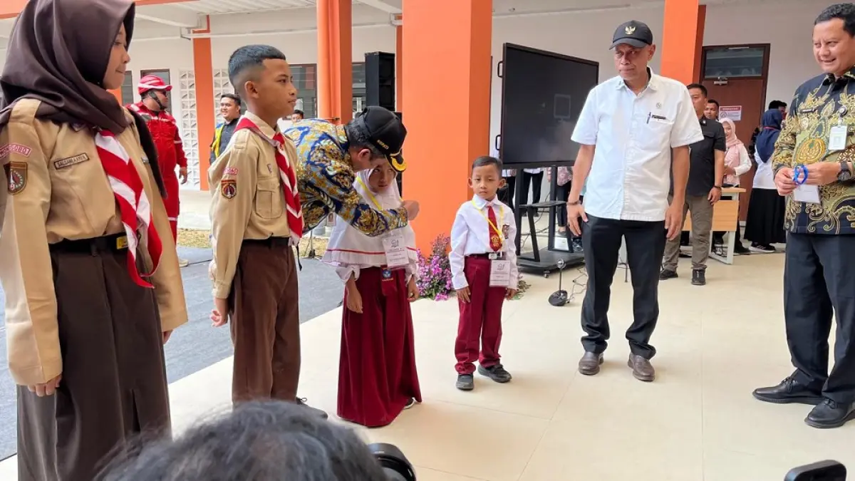 &nbsp;Wamensos &nbsp;Agus Jabo Priyono meninjau pelaksanaan MPLS Sekolah Rakyat Terintegrasi 1 Kabupaten Wonosobo.

&nbsp;