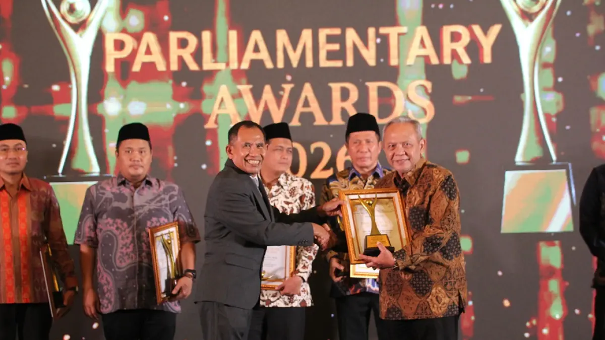 Wakil Ketua DPRD Kabupaten Temanggung Tunggul Purnomo dinobatkan sebagai Legislator Pejuang Aspirasi Rakyat dari Jawa Pos Radar Semarang pada malam Parliamentary Award 2026 di Quest Hotel, Semarang, Jumat (31/7/2026). (Baskoro Septiadi/Jawa Pos Radar Semarang)