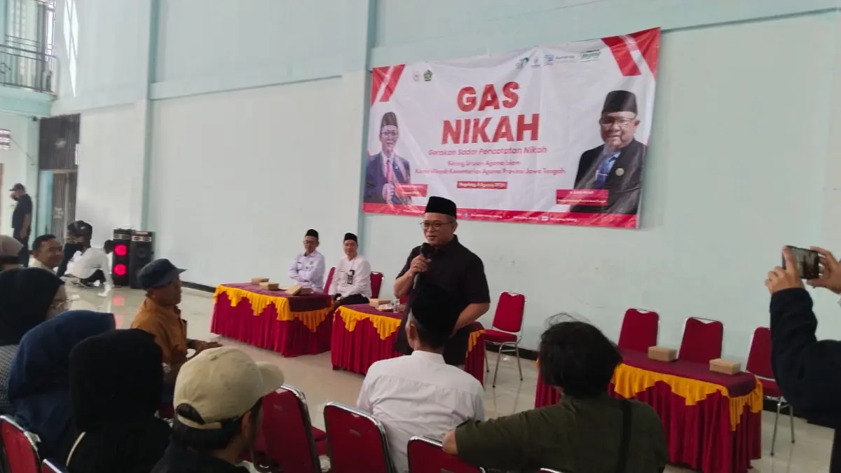 Anggota Komisi VIII DPR RI Fraksi PDI Perjuangan H. Wibowo Prasetyo saat jadi narasumber kegiatan Gerakan Sadar Pencatatan Nikah (GAS NIKAH) yang digelar Kementerian Agama Kabupaten Magelang di GOR Desa Gumelem, Kecamatan Pakis, Kabupaten Magelang, Selasa (4/8/2026).