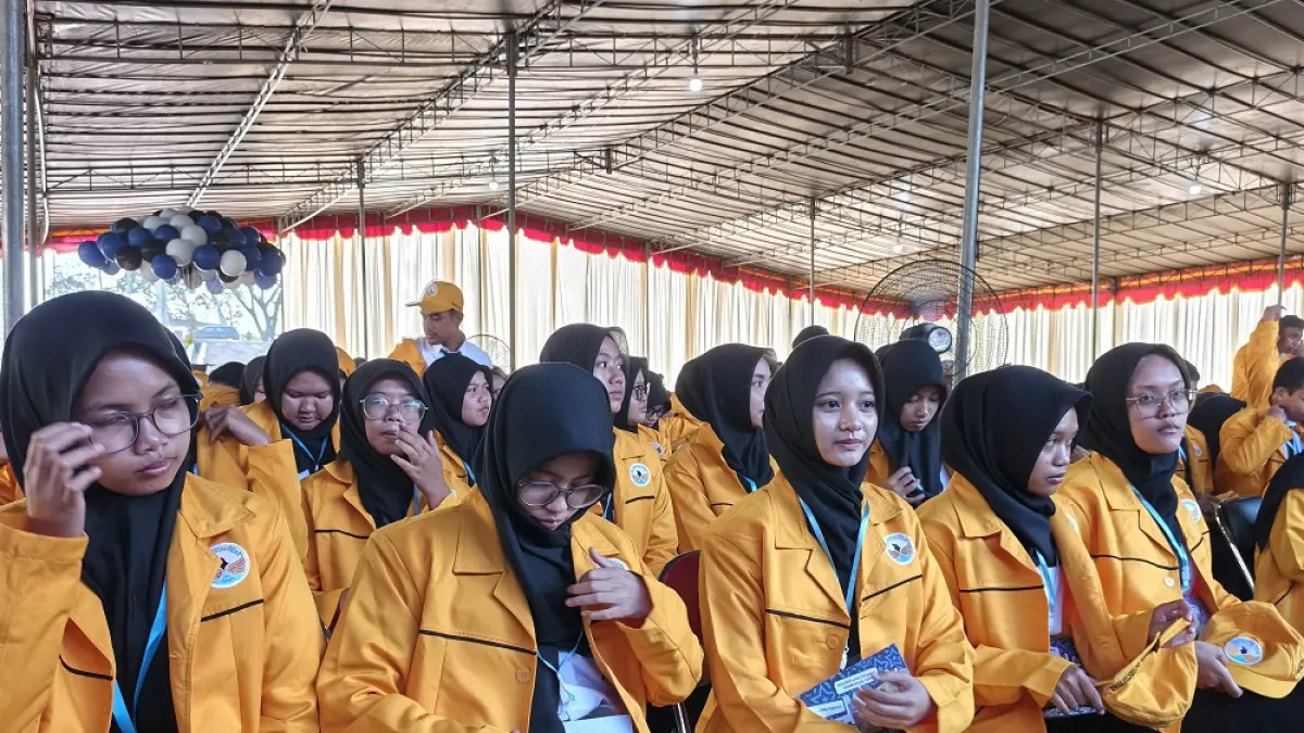 Mahasiswa baru Untidar saat mengikuti pembukaan PKKMB 2026 di Gedung Rektorat, Kampus Sidotopo, Senin (3/8/2026) (ROFIK SYARIF/ JAWA POS RADAR MAGELANG)