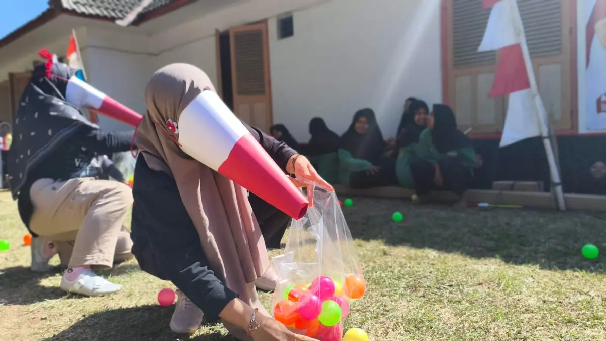 Penerima manfaat di Sentra Terpadu Kartini Temanggung memeriahkan peringatan HUT RI lewat lomba-lomba, Rabu (5/8/2026). (Devi Khofifatur Rizqi/Jawa Pos Radar Magelang)