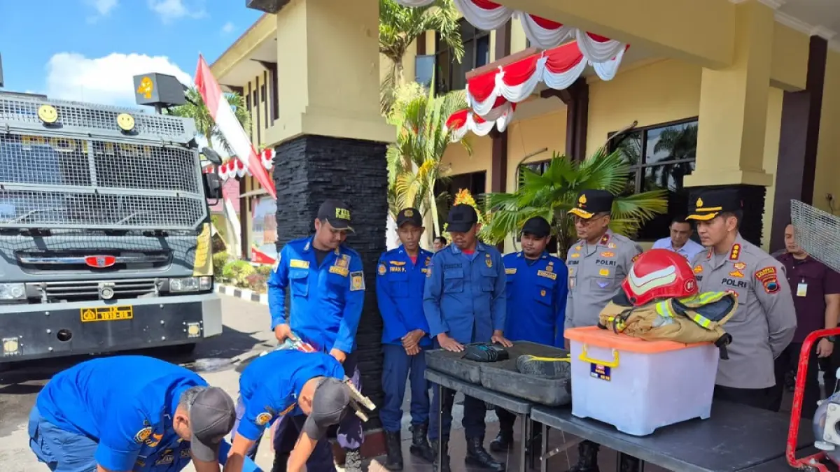 Simulasi penggunaan mesin senso, mesin diesel, alat pemadam api ringan (APAR), hingga kendaraan&nbsp;Armoured Water Cannon (AWC) untuk memastikan kelayakan operasional.