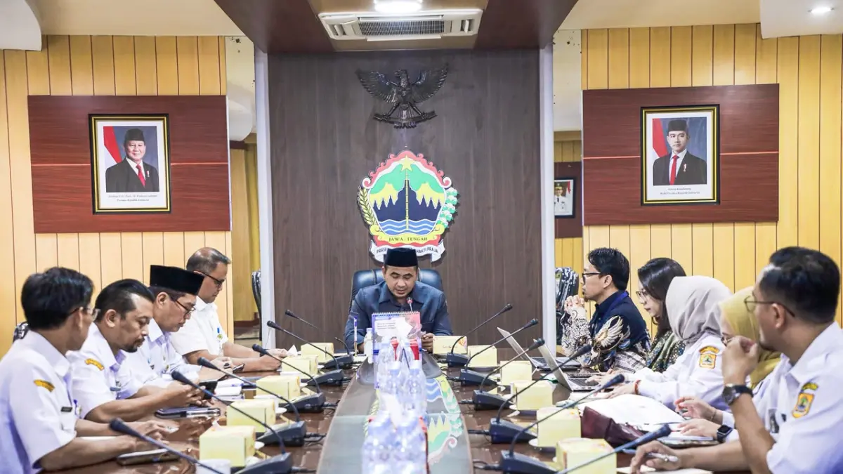 Wakil Gubernur Taj Yasin menerima Tim Deputi Bidang Pencegahan dan Monitoring KPK RI dalam diskusi perencanaan dan pelaksanaan Program Sekolah Rakyat di Provinsi Jawa Tengah, di ruang kerjanya di Semarang, Rabu (5/8/ 2026). (Istimewa)