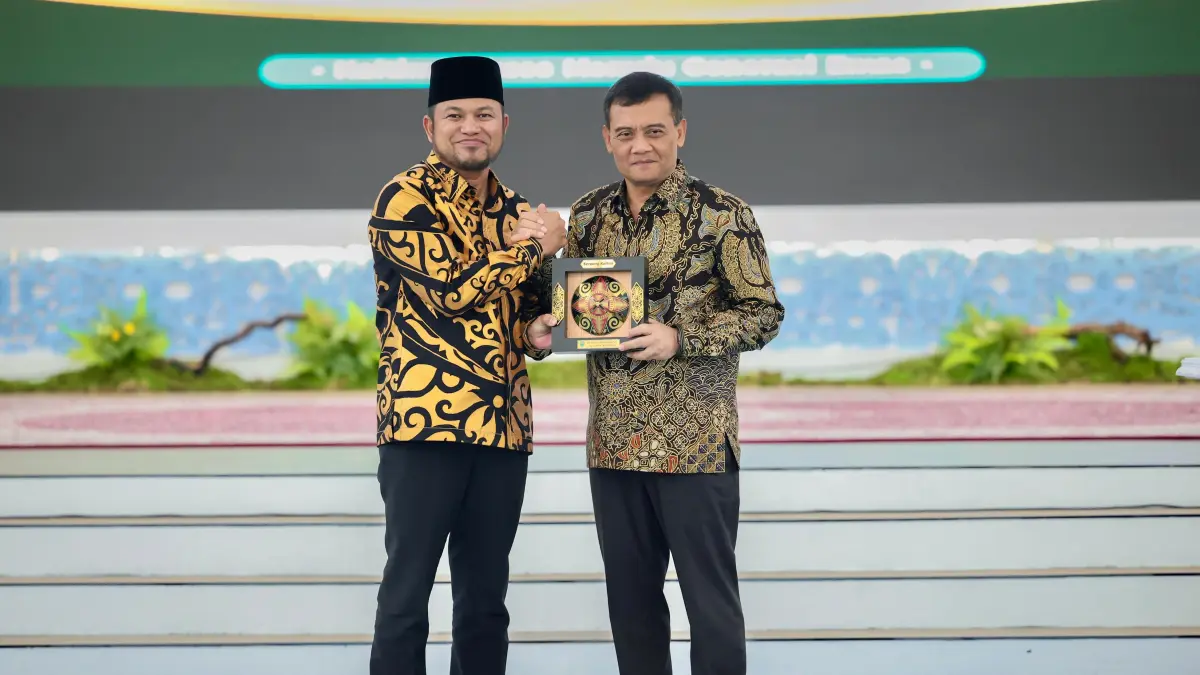 Gubernur Jawa Tengah Ahmad Luthfi dan Gubernur Kalimantan Timur Rudy Mas’ud usai penandatanganan nota kesepahaman di Odah Etam, Kompleks Kantor Gubernur Kalimantan Timur, Kota Samarinda, Kamis (6/8/2026). [Istimewa)