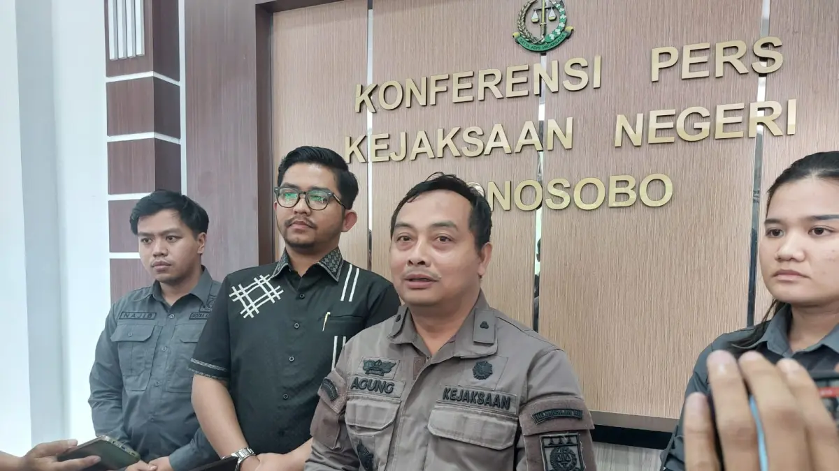 Kasi Intelijen Kejari Wonosobo Agung Dhedi Dwi Handes memberikan keterangan pada awak media, Kamis(6/8/2026). (Istimewa)