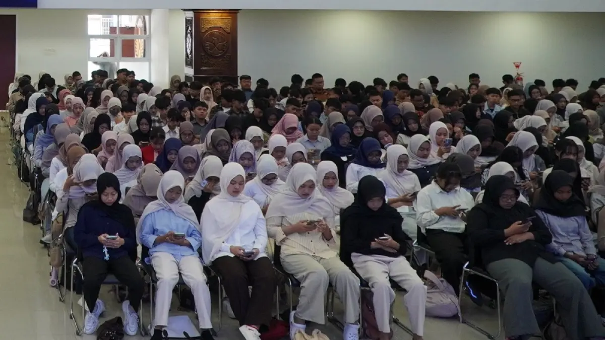 Mahasiswa baru Untidar mengikuti Placement Test Bahasa Inggris.