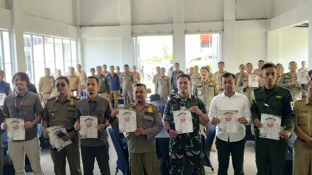 Bimbingan teknis operasi pemberantasan barang kena cukai  ilegal (rokok) di Nestra Lounge and Café di Gendol, Desa Sukomakmur, Kabupaten Magelang pada Senin (13/7/2026). (Lis Retno Wibowo/Jawa Pos Radar Magelang)