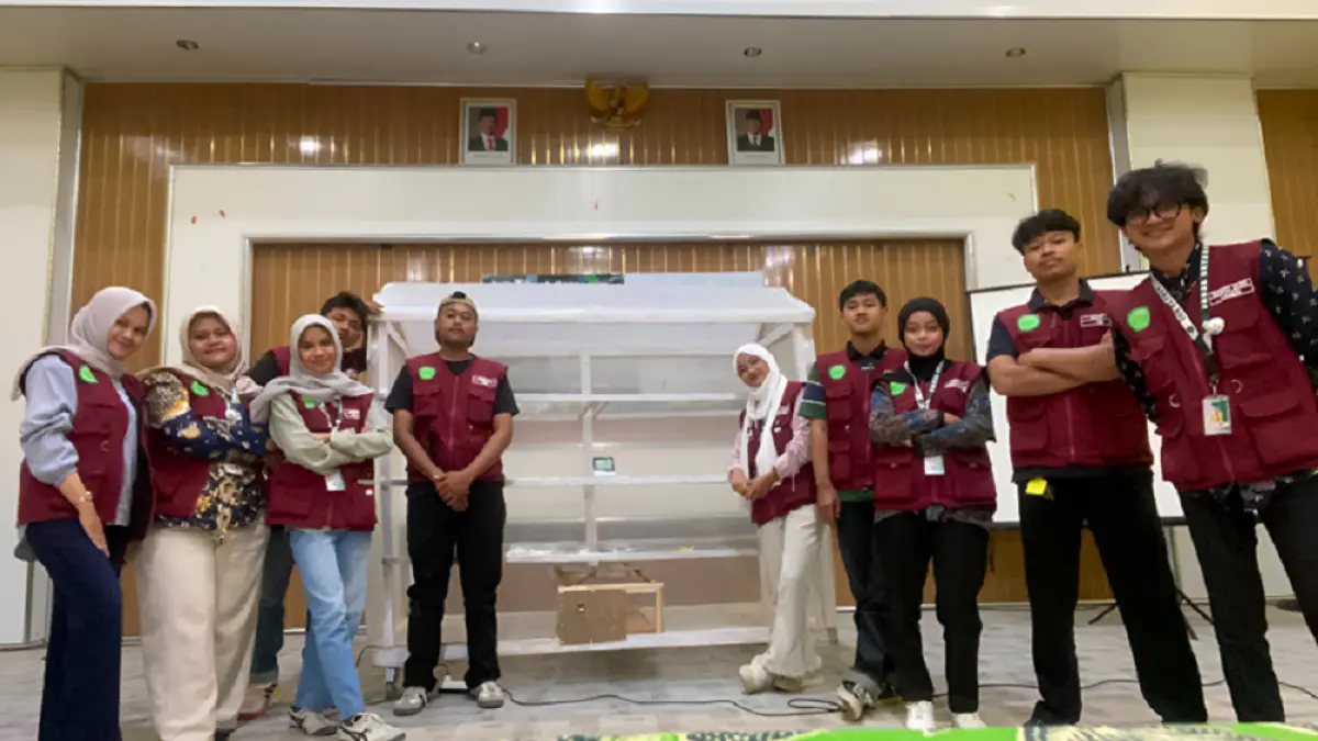 Tim Kuliah Kerja Nyata (KKN) Universitas Tidar (UNTIDAR) menghadirkan oven pengering sederhana berbasis teknologi tepat guna untuk membantu UMKM keripik singkong di Desa Kebonagung, Kecamatan Tegalrejo, Kabupaten Magelang.