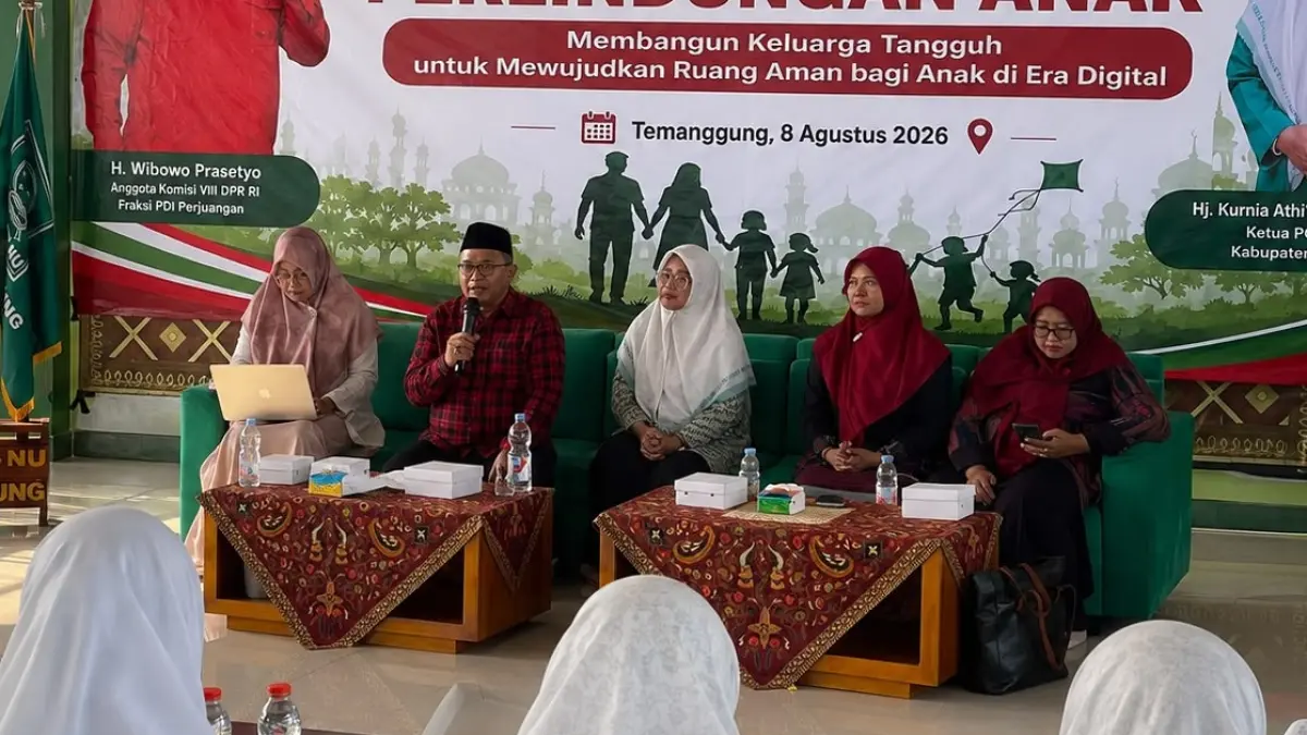 Sosialisasi Kebijakan Nasional Perlindungan Anak: Membangun Keluarga Tangguh untuk Mewujudkan Ruang Aman bagi Anak di Era Digital yang diinisiasi oleh Anggota Komisi VIII DPR RI Fraksi PDI Perjuangan H. Wibowo Prasetyo bekerja sama dengan Pimpinan Cabang (PC) Fatayat NU Kabupaten Temanggung di Gedung PCNU Kabupaten Temanggung, Sabtu (8/8/2026).

&nbsp;