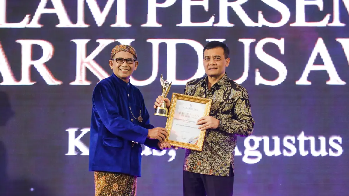 Gubernur Jawa Tengah, Ahmad Luthfi, meraih Special Achievement Award dalam ajang Radar Kudus Award 2026, Jumat malam (7/8/ 2026).