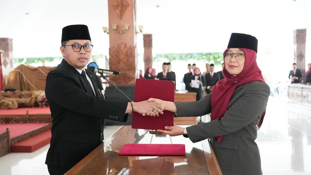 Wali Kota Magelang Damar Prasetyono melantik Indah Dwi Antari menjadi Pj Sekda Kota Magelang, Senin (10/8/2026).
