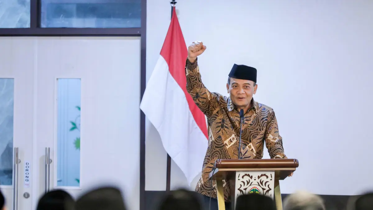 Gubernur Jawa Tengah, Ahmad Luthfi memberikan pembekalan kepada 73 santri dan pengasuh pondok pesantren penerima beasiswa Pemerintah Provinsi Jawa Tengah di Gedung Merah Putih, Rabu (12/8/2026). (Istimewa)