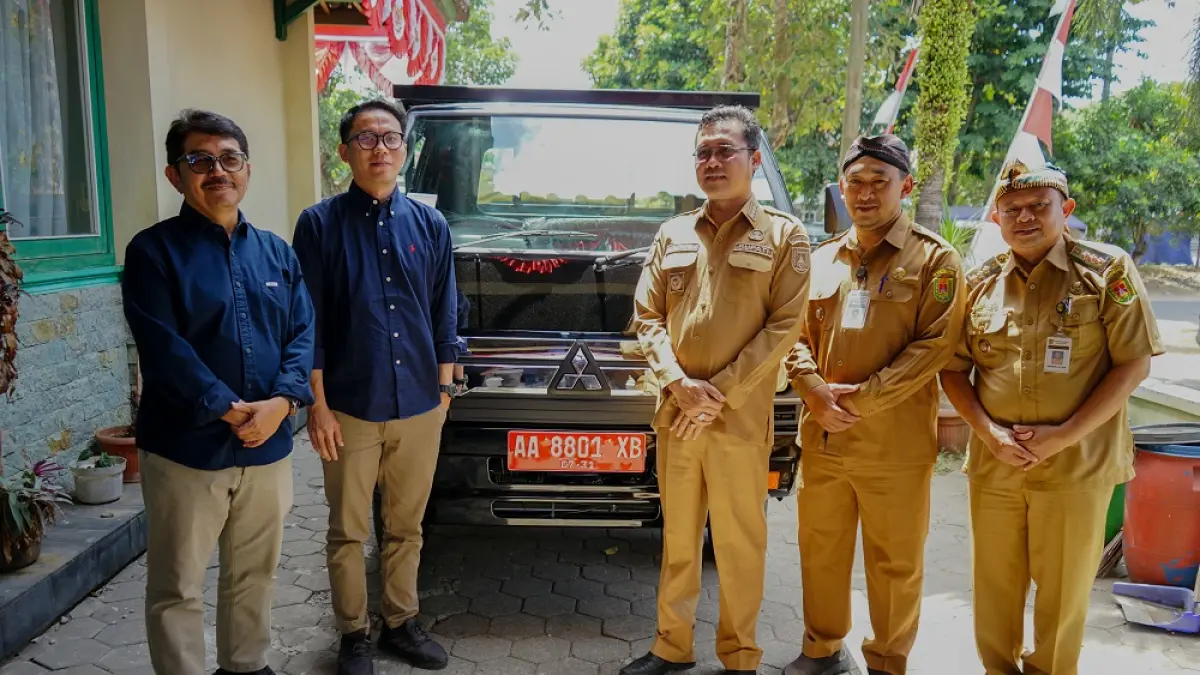 Pemerintah Desa Borobudur, Kabupaten Magelang menerima satu unit mobil L300 dari DPP Walubi dan satu unit kendaraan roda tiga dari Taman Wisata Borobudur (TWB) untuk mempercepat pengangkutan sampah di kawasan wisata dunia ini.