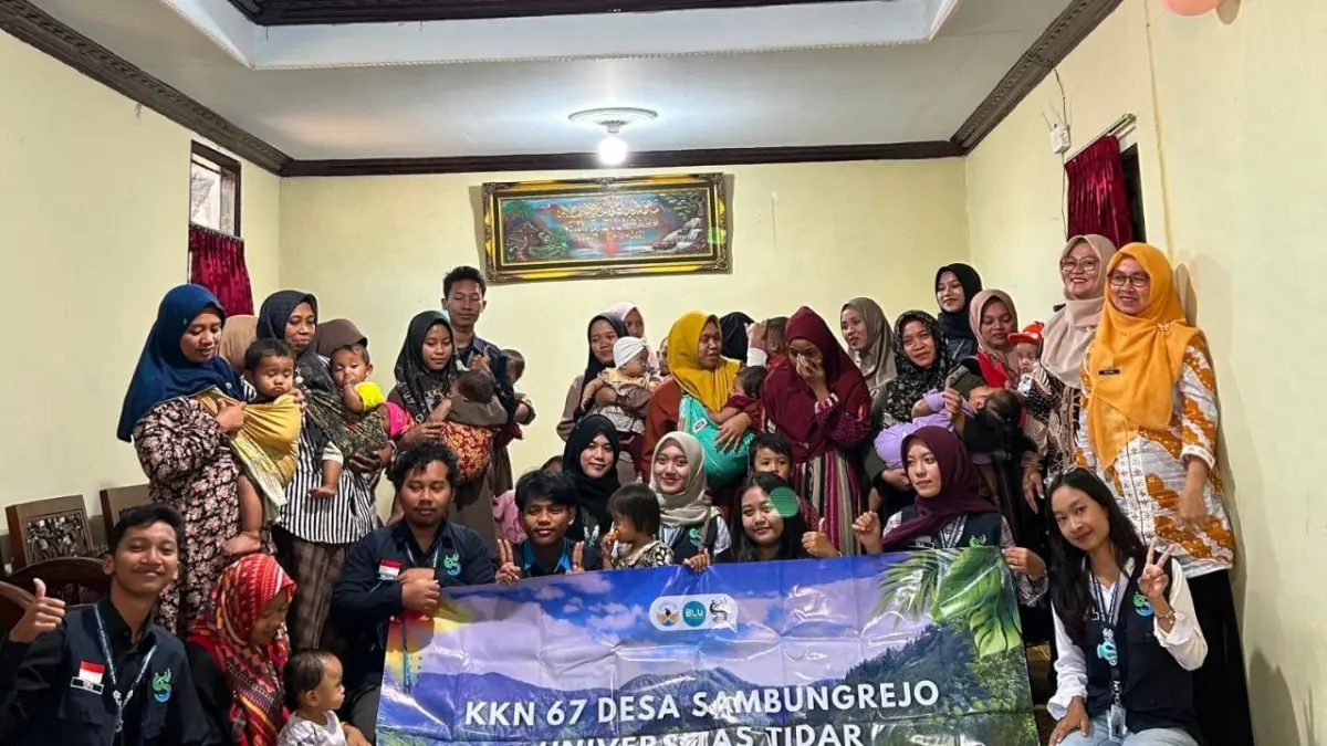 Tim Kuliah Kerja Nyata (KKN) 67 Untidar foto bersama usai mengadakan sosialisasi pencegahan stunting di Dusun Pringapus Desa Sambungrejo, Kecamatan Grabag, Kabupaten Magelang pada Jumat (24/7/2026) bekerja sama dengan Puskesmas Grabag 1. (Dok Tim KKN Untidar) 

