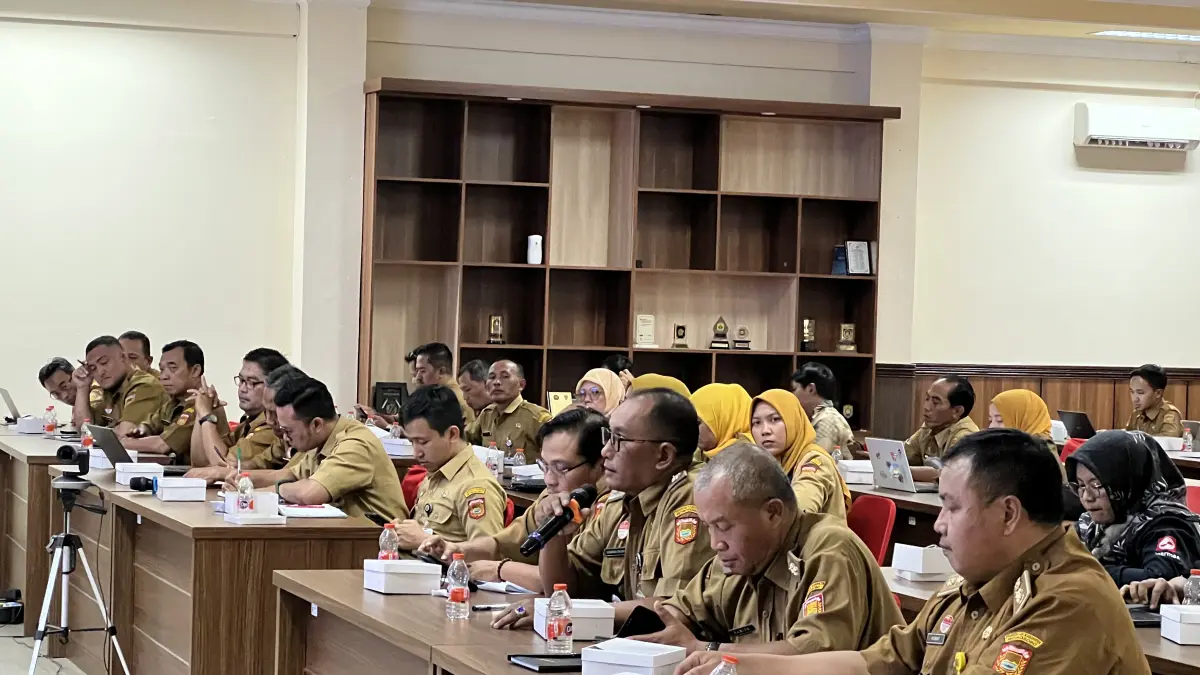Rapat dengar pendapat yang diadakan Diskominfo Wonosobo  di Ruang Mangoen Kusumo Setda, Senin (10/8/2026). (Diskominfo Wonosobo for Jawa Pos Radar Magelang)

