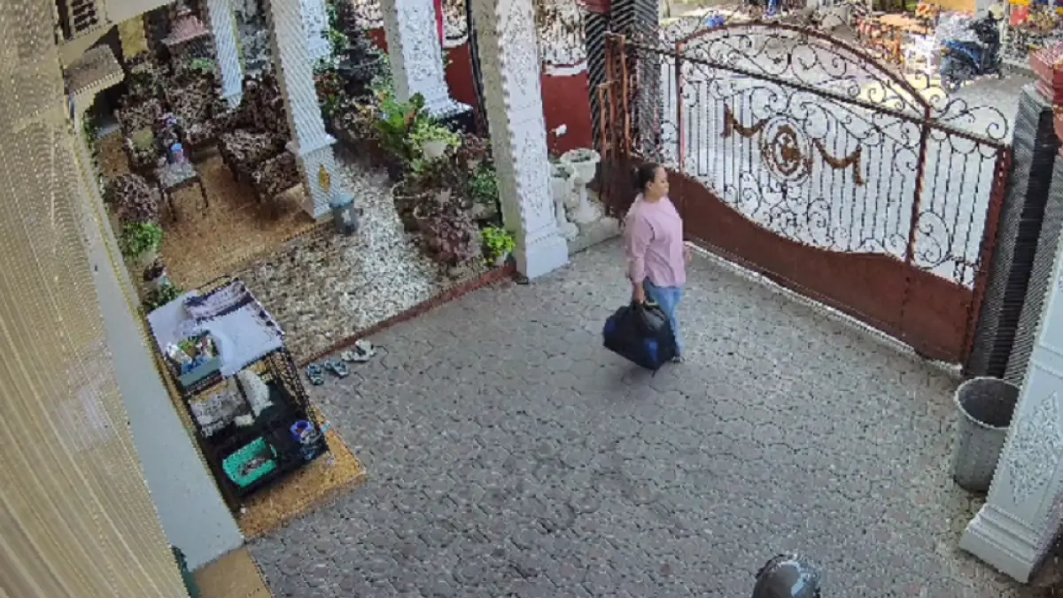 Rekaman CCTV saat pelaku meninggalkan rumah majikannya.