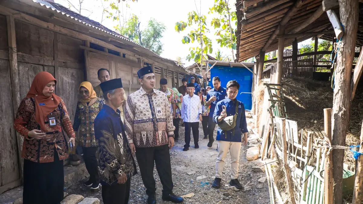 Wagub Jateng Taj Yasin meninjau peternakan di Desa Minggarharjo Kecamatan Eromoko Wonogiri yang menjadi desa dampingan RSJD dr. Arif Zainudin Surakarta, Kamis (13/8/2026). (Istimewa) 