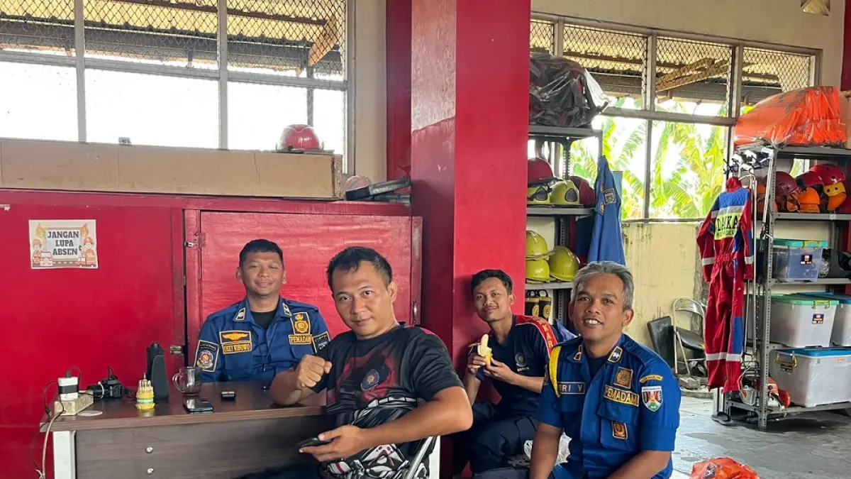 Personel Damkar Kota Magelang selalu siaga di markas Damkar Kota Magelang. (PUTRI NASYWA KHAIRUNISA/JAWA POS RADAR MAGELANG)