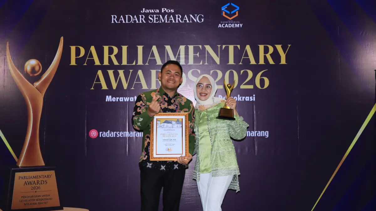 Wakil Ketua DPRD Kabupaten Wonosobo Achmad Faqih meraih Parliamentary Award 2026 dengan kategori Legislator Muda Penggerak Politik Transformatif, Jumat (31/7/2026). (Hanafi/Jawa Pos Radar Semarang)